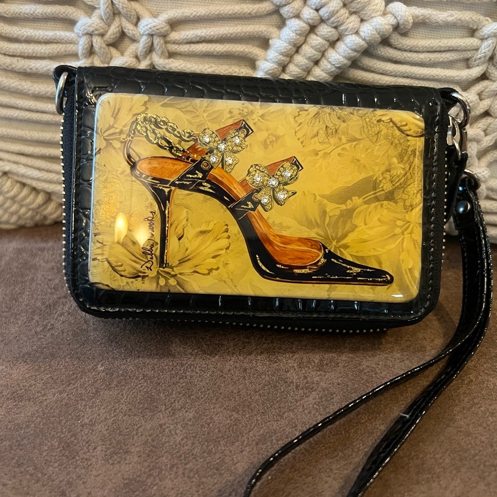Elegant Black and Gold Women's Clutch